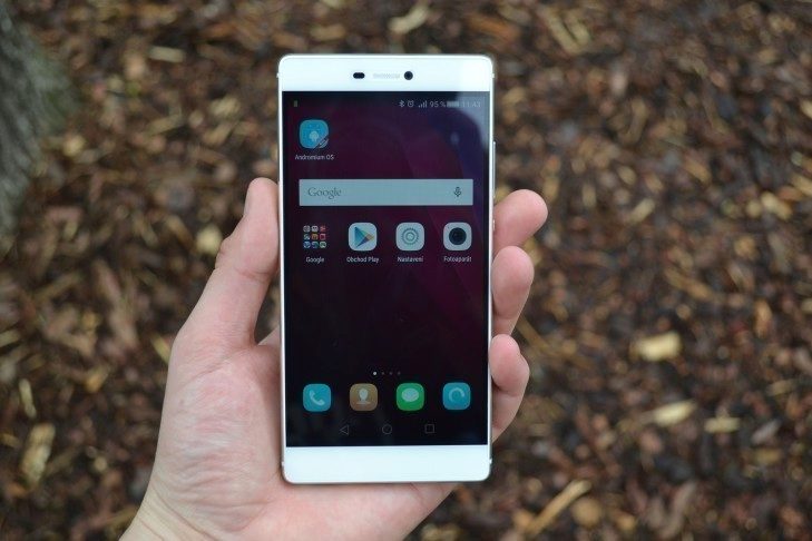 Huawei P8 - přední strana telefonu (1)
