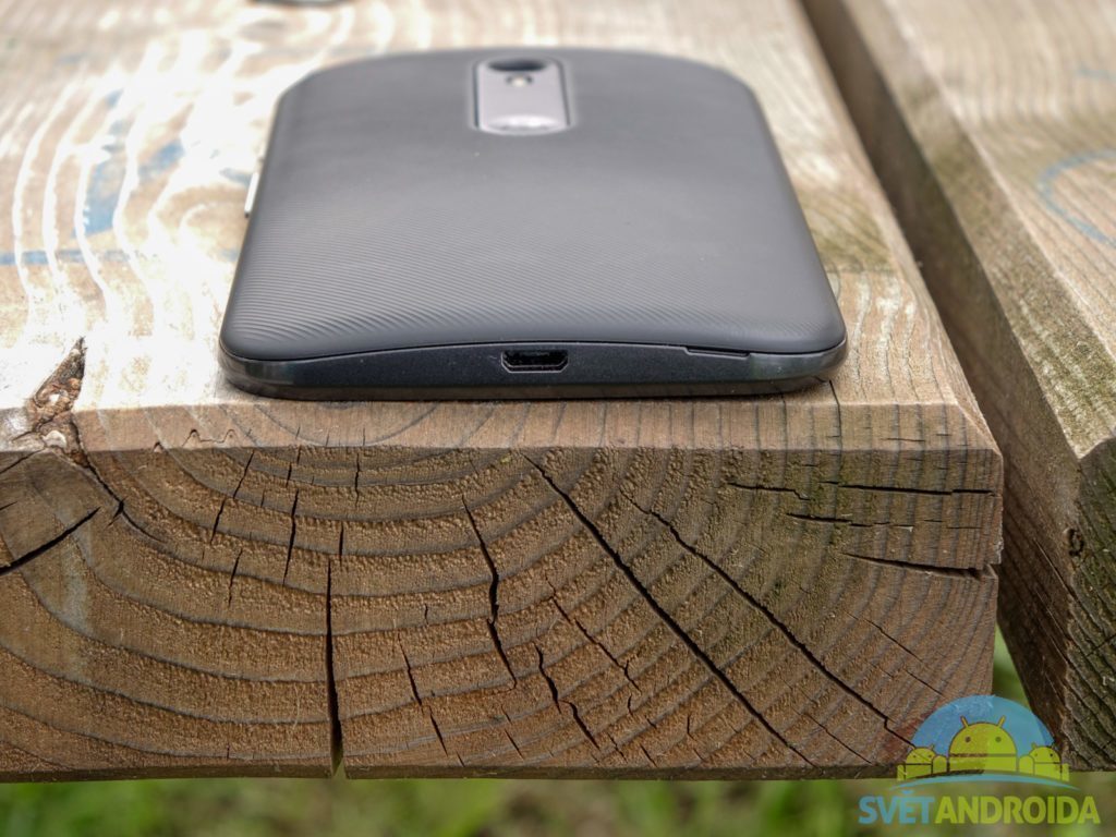 Lenovo Moto G 2015 konstrukce MicroUSB