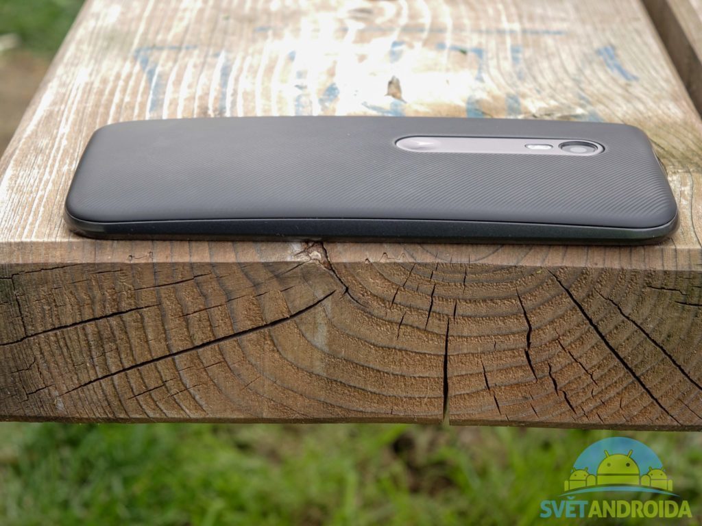 Lenovo Moto G 2015 konstrukce boční strana