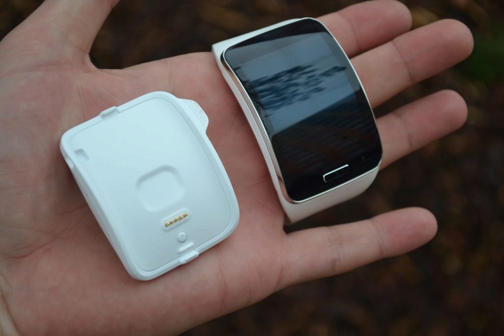 Samsung Gear S nabíjení a kolébka 1