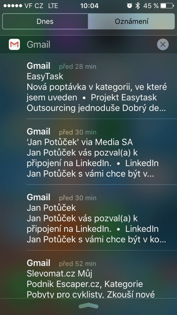 Apple iPhone SE iOS 9 notifikační lišta 1