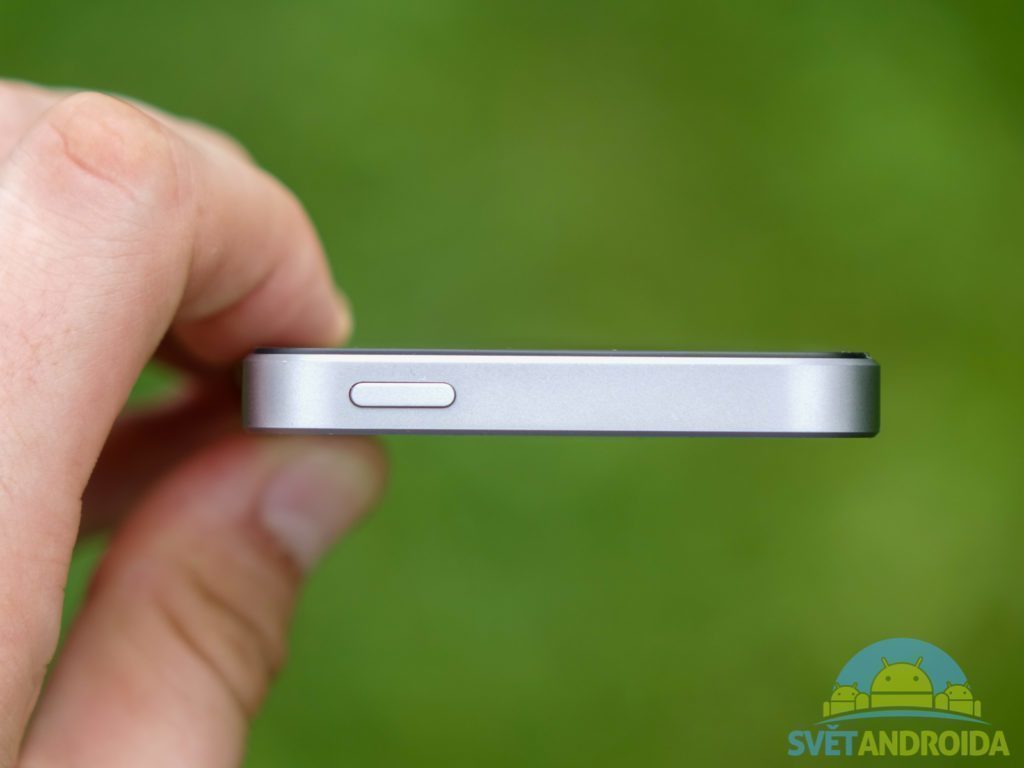 Apple iPhone SE konstrukce zapínací tlačítko