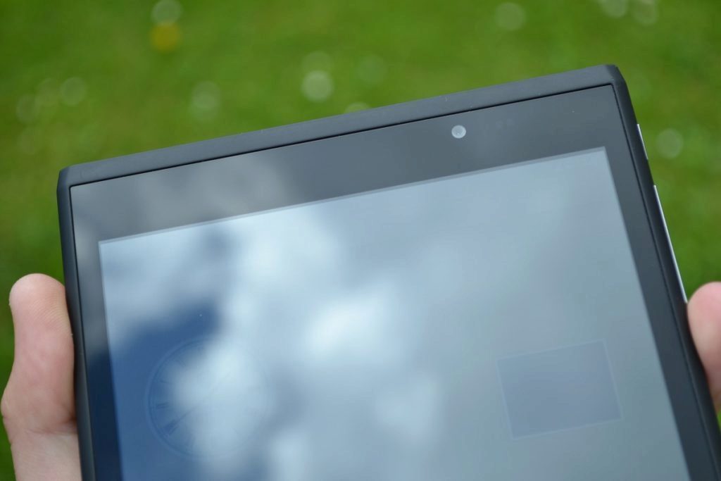 Prestigio MultiPad Consul 7008 4G objektiv přední kamerky
