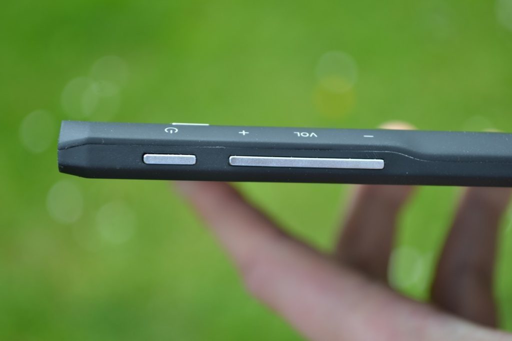 Prestigio MultiPad Consul 7008 4G ovládací tlačítka