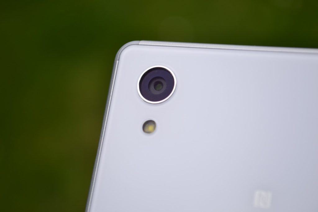 Sony Xperia M4 Aqua objektiv fotoaparátu 3