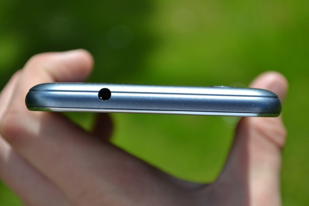 Vodafone Smart ultra 6 konstrukce 35mm jack