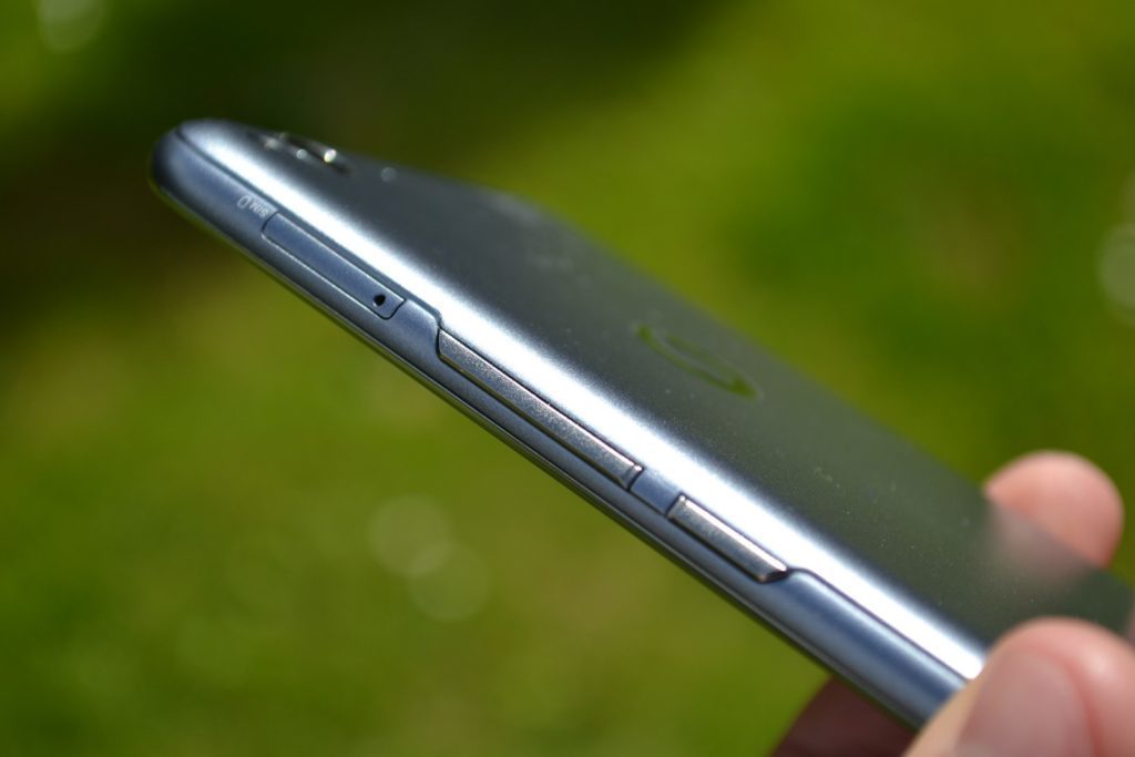 Vodafone Smart ultra 6 konstrukce a zpracování 12