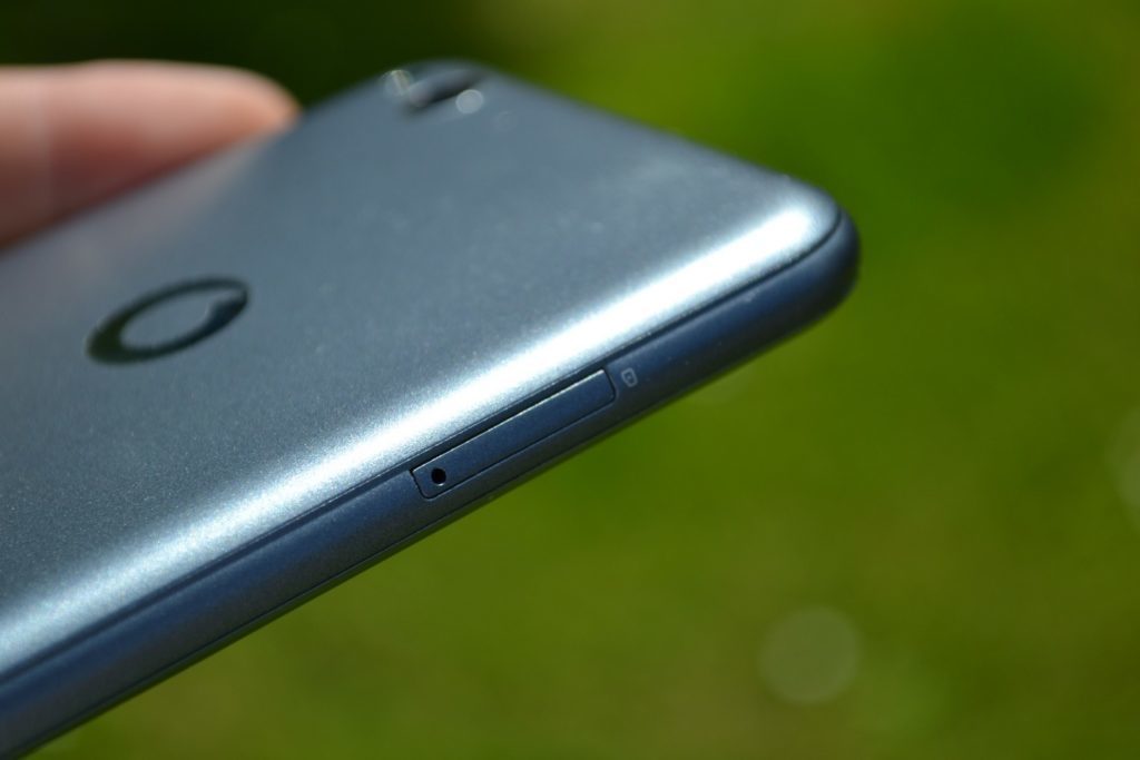 Vodafone Smart ultra 6 konstrukce a zpracování 17
