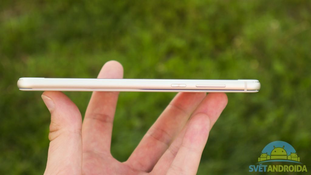 Honor 8 konstrukce bocni strana