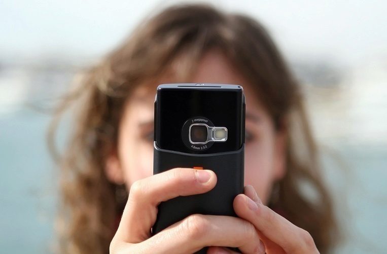 prvni telefon s fotoaparatem na svete 1