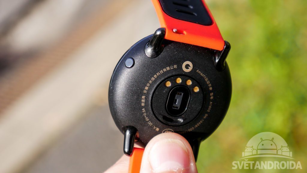 Chytré hodinky Xiaomi Huami Amazfit konstrukce tlacitko