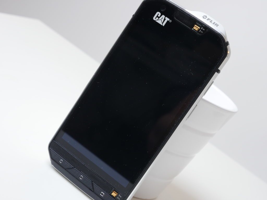 CAT S60 předni strana