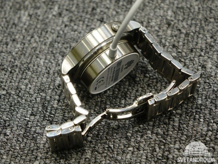 Huawei Watch - nabíjecí kolébka