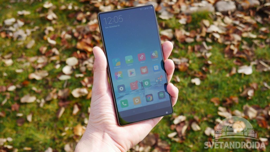 xiaomi-mi-mix-konstrukce-drzeni-v-ruce