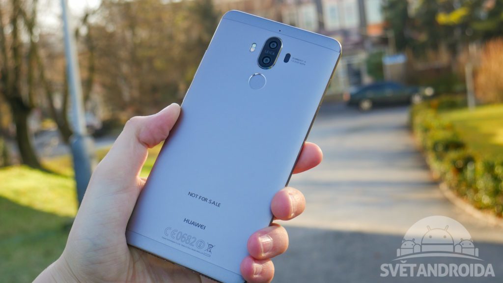 Huawei Mate 9 konstrukce zadni strana 1