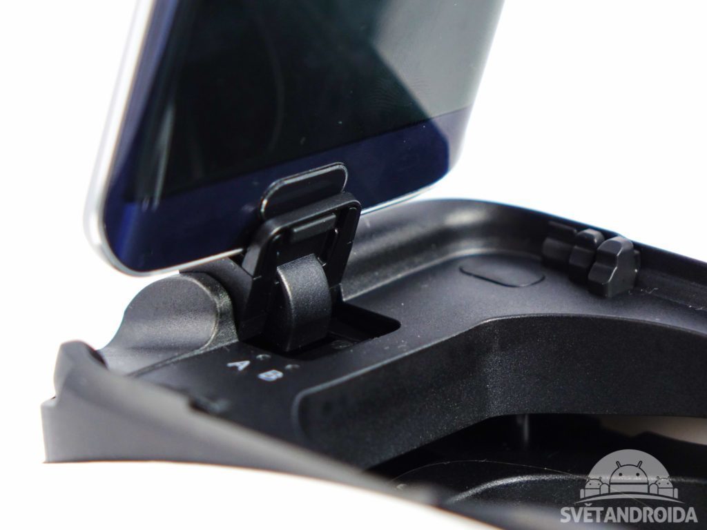 Samsung Gear VR Lite SM R322 konstrukce telefon v držáku