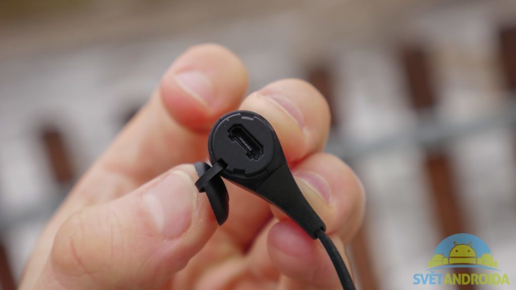 Jaybird X2 konstrukce micro usb