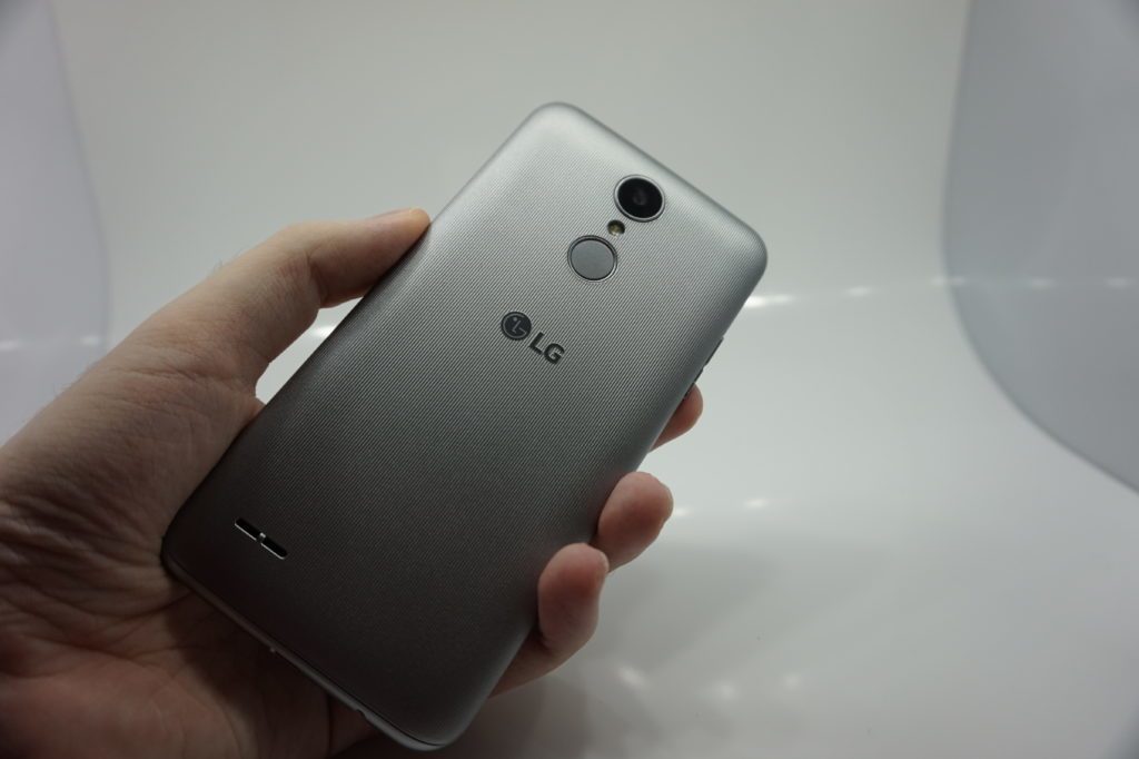 LG K4 2017 zadní strana