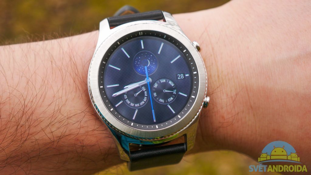 Samsung Gear S3 konstrukce na ruce
