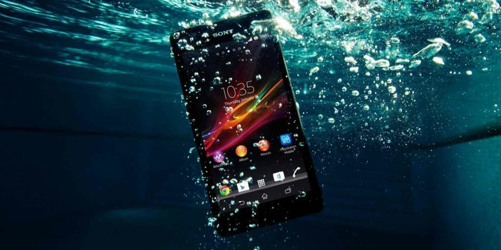 Telefon se stupněm krytí 7 a vyšší lze ponořit do vody