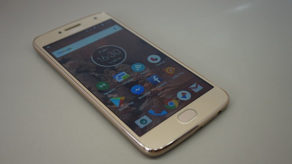 Moto G5 Plus konstrukce 1