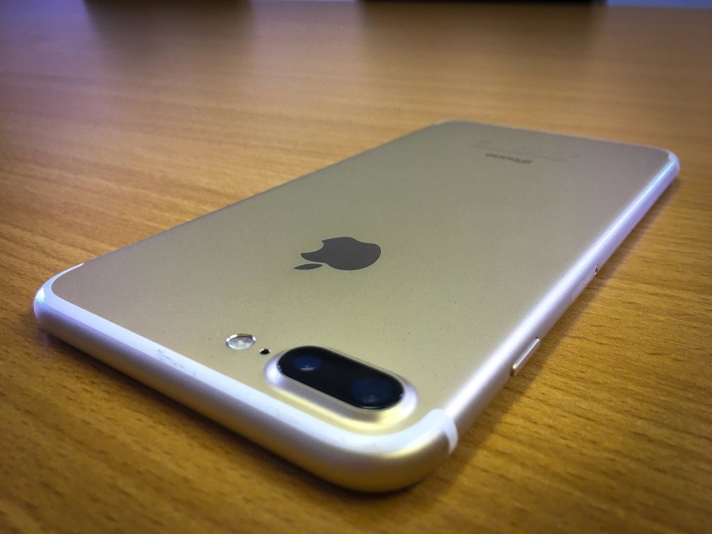 iphone 1680363 1920
