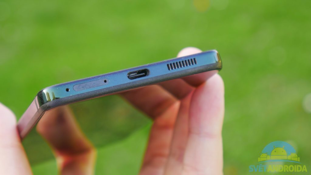 Telefon Essential Phone PH-1-konstrukce-USB-C