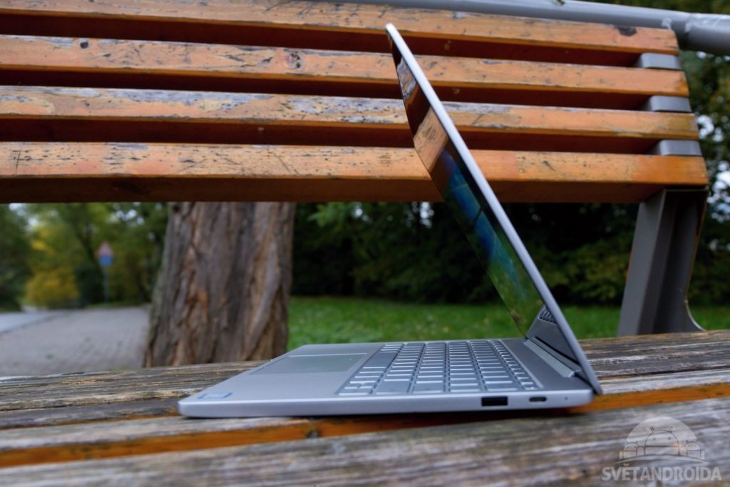 Xiaomi Mi Notebook Air 125 otevření víka