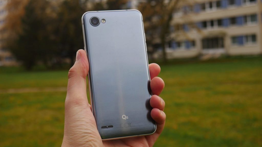 Recenze LG Q6-konstrukce-konstrukce-zadni strana