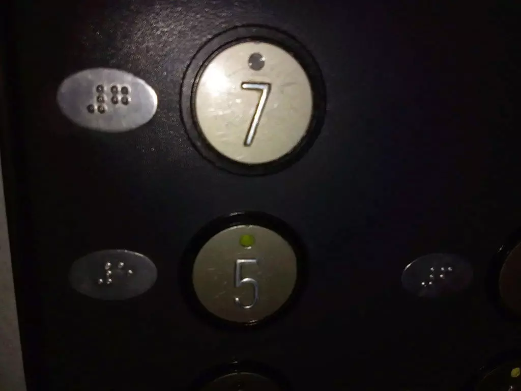 Nokia 1 fotografie tlacitka