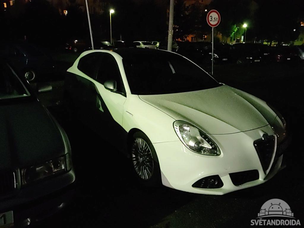 LG G7 ThinQ noční foto auto