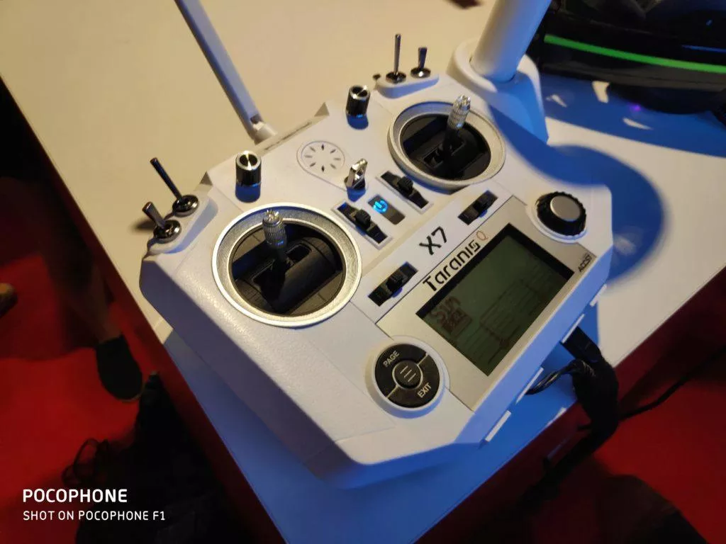 Pocophone F1 ovladac dron foto