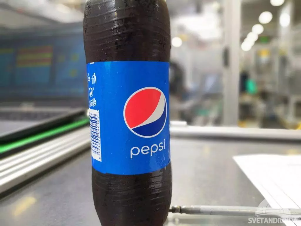 Huawei Nova 3 fotografie pepsi