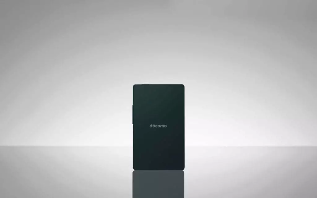 Miniaturní telefon Kyocera KY-O1L záda