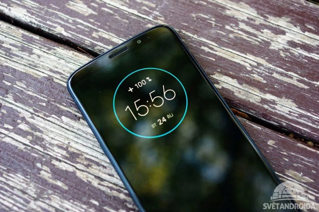 Motorola Moto Z3 Play moto display