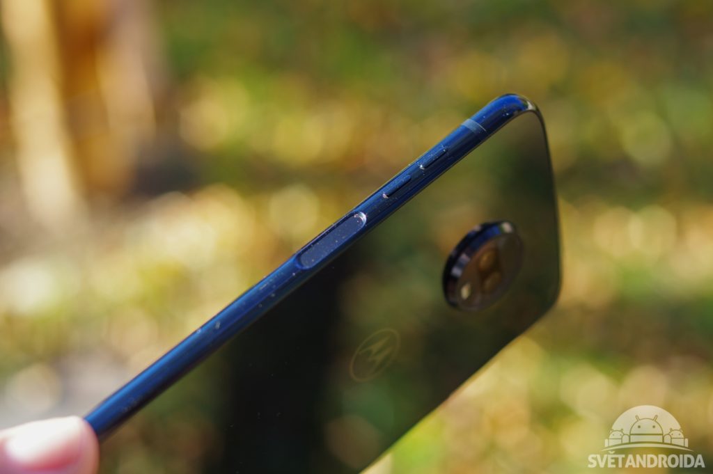 Motorola Moto Z3 Play čtečka otisků