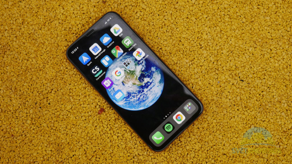 iPhone XS přední strana
