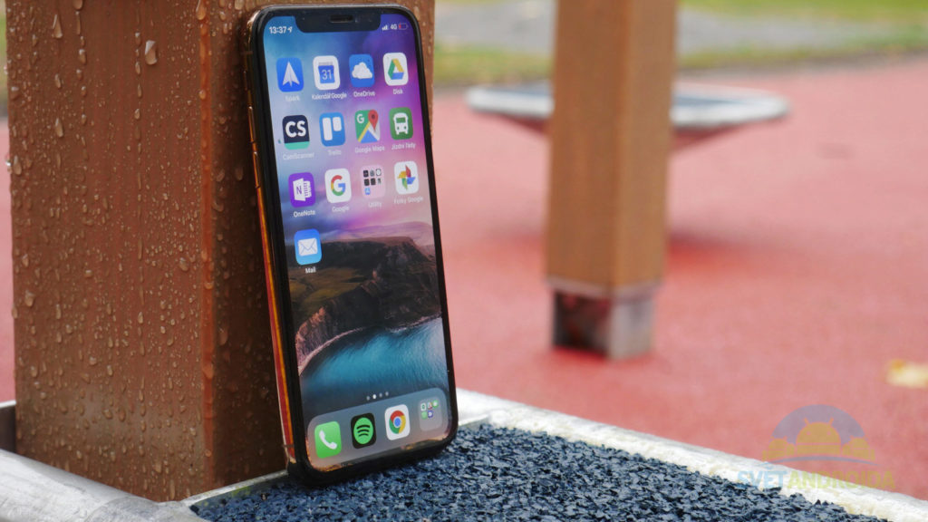 iPhone XS přední strana