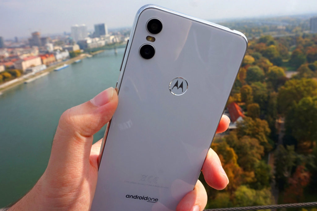 motorola one ctecka otisku prstu