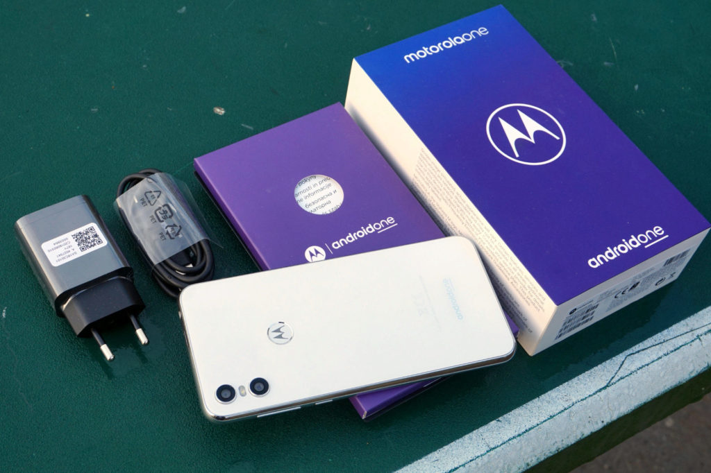 motorola one obsah baleni