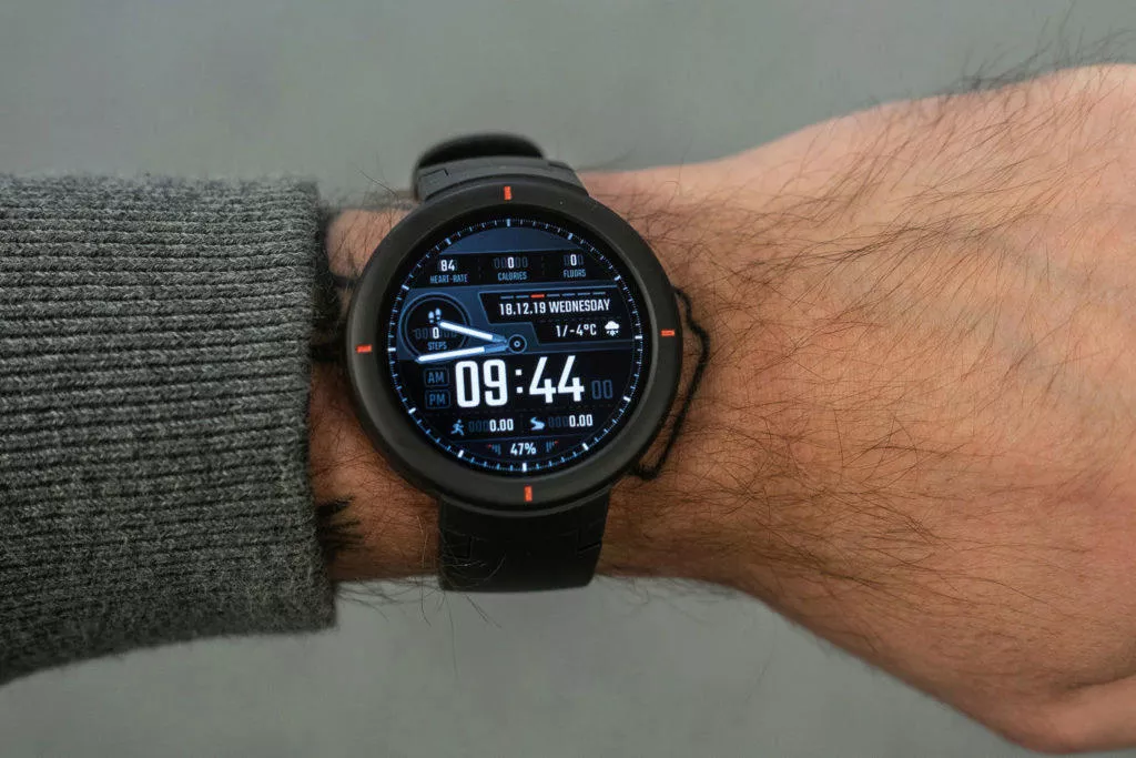 Xiaomi Amazfit Verge na ruce displej