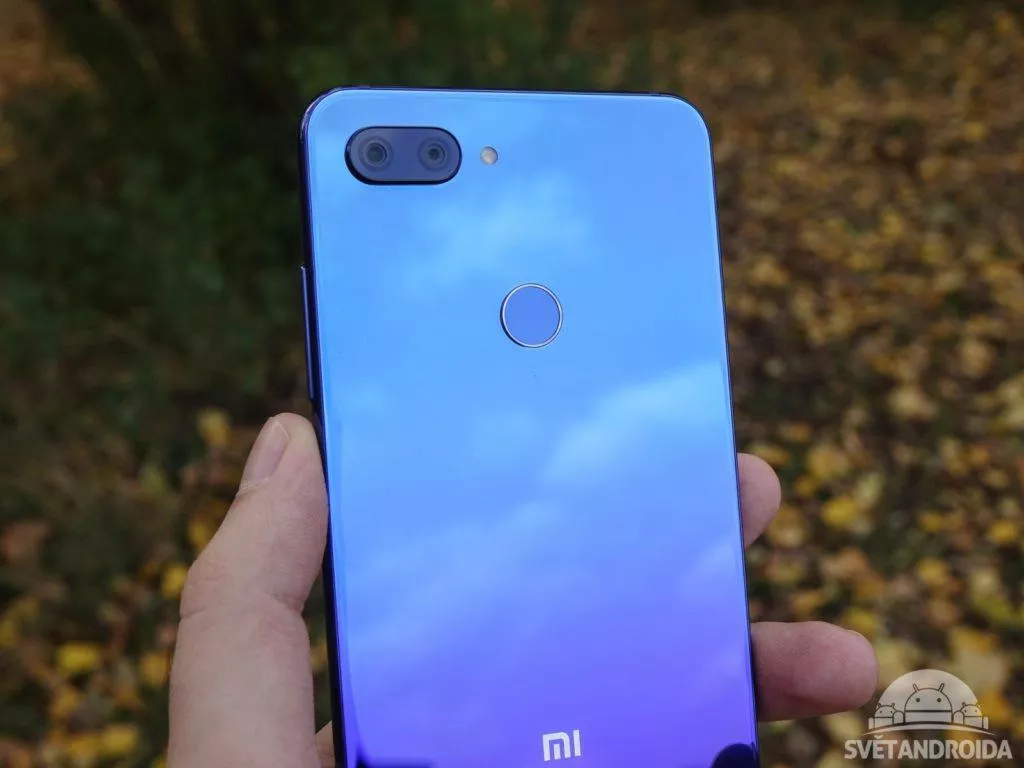 Xiaomi Mi 8 LIte zadni strana