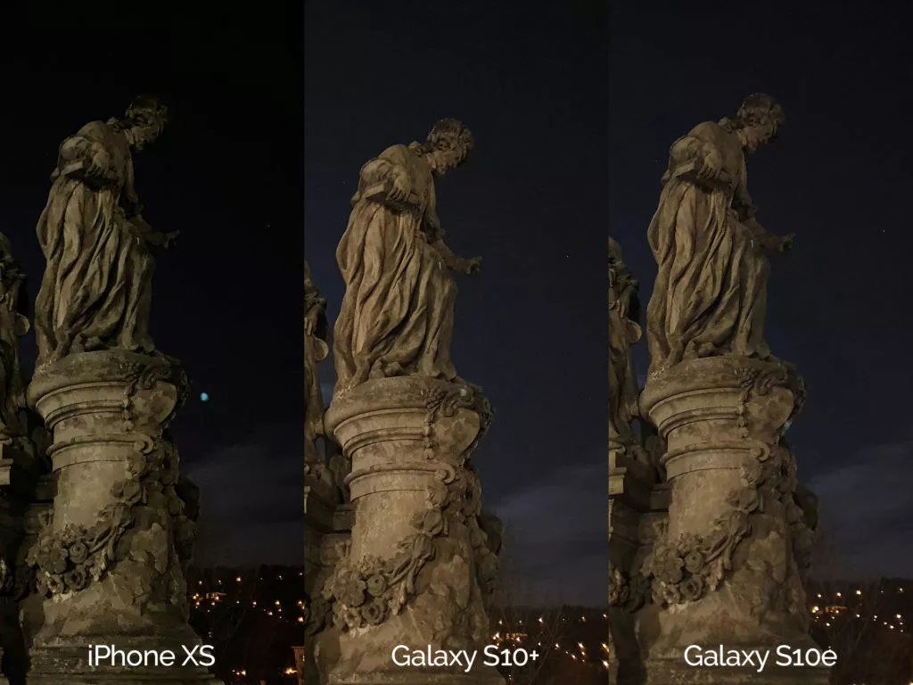 Noční fotografie Samsung Galaxy S10 vs Apple iPhone XS socha