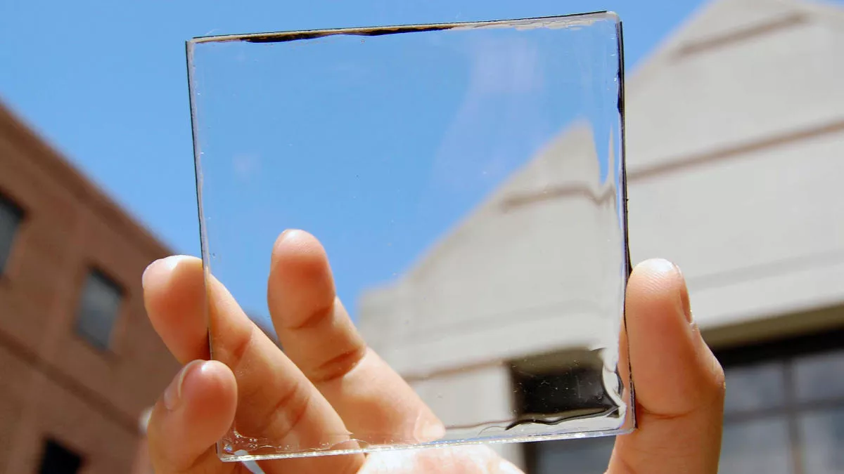 pruhledny solarni panel