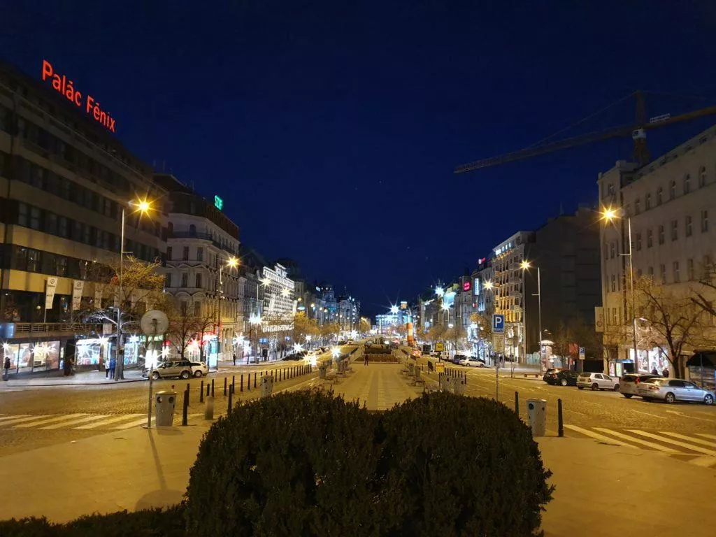 vaclavske namesti nocni foto ze samsung galaxy s10