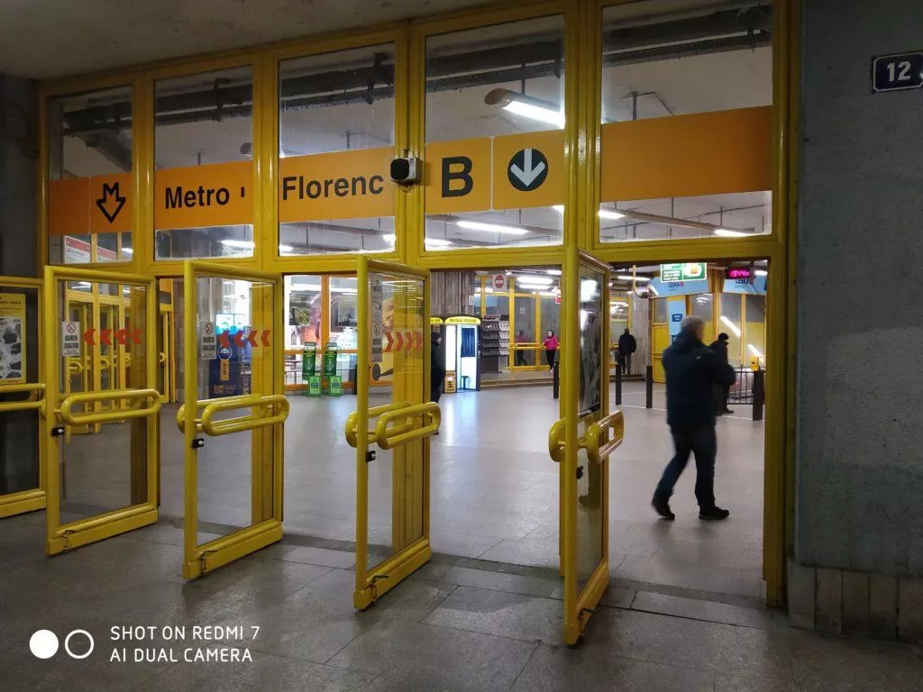Fotografie Xiaomi Redmi 7 metro florenc