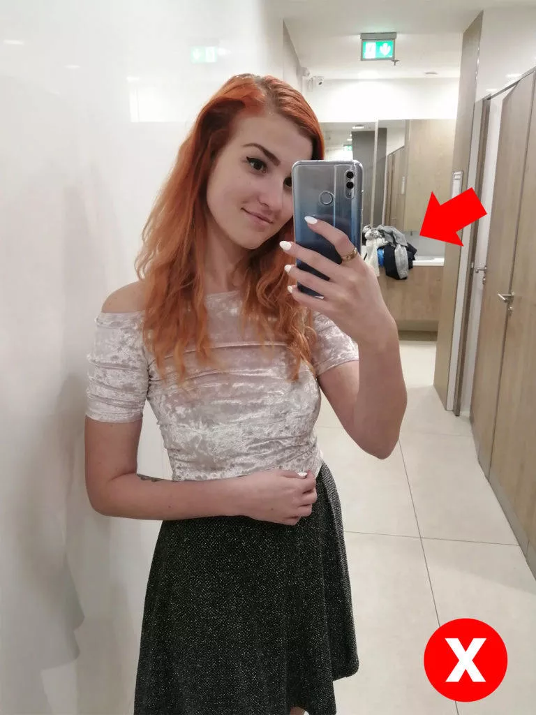 nespravny vyber mista neporadek v pozadi selfie