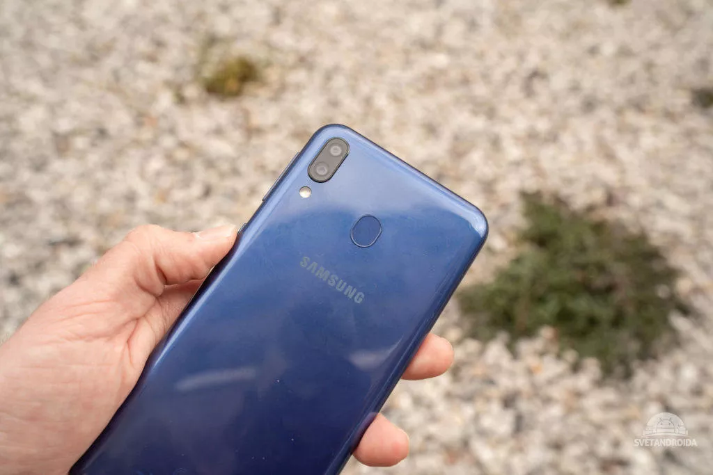 samsung galaxy m20 zadni strana