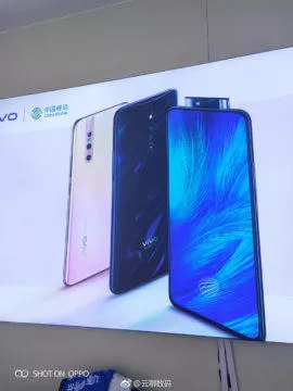 vivo 1s vysunovaci selfie kamera s bleskem