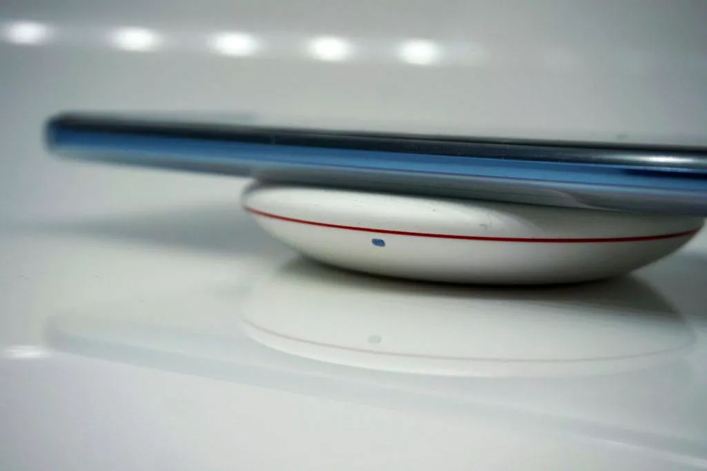 Bezdrátová nabíječka Huawei CP60 led dioda